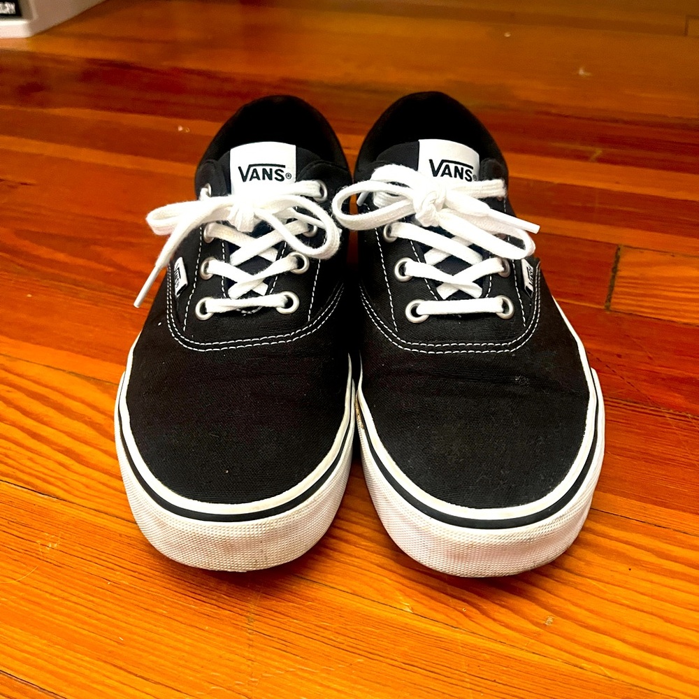 Vans Authentic Shoe
Women’s size 8
Black